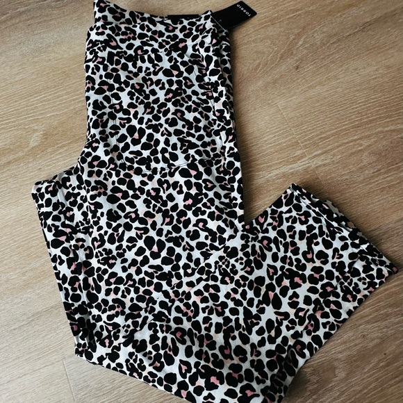 Torrid leopard print pocket leggings size 2 or 18/20 new - Picture 2 of 3